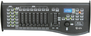 Цены на разумные контроллеры начинаются от 500 злотых, и все предложение вы найдете   нажав здесь   ,  Самые популярные контроллеры DMX включают в себя:   Eurolite DMX Scan Control 192   ,   QTX DM-X12 192   ,   QTX DM-X18 384   ,